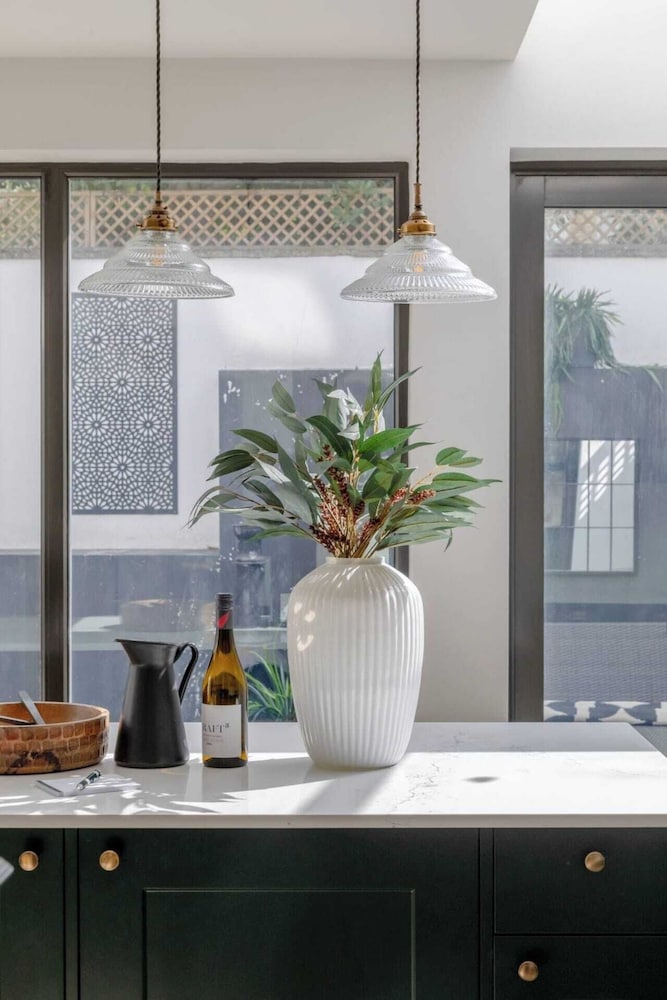 Contemporary Elegance - 2BD Flat, Clapham!