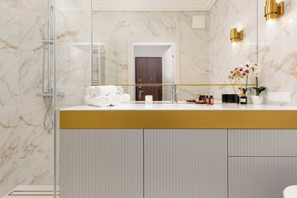 Mennica Morganit by Renters Prestige