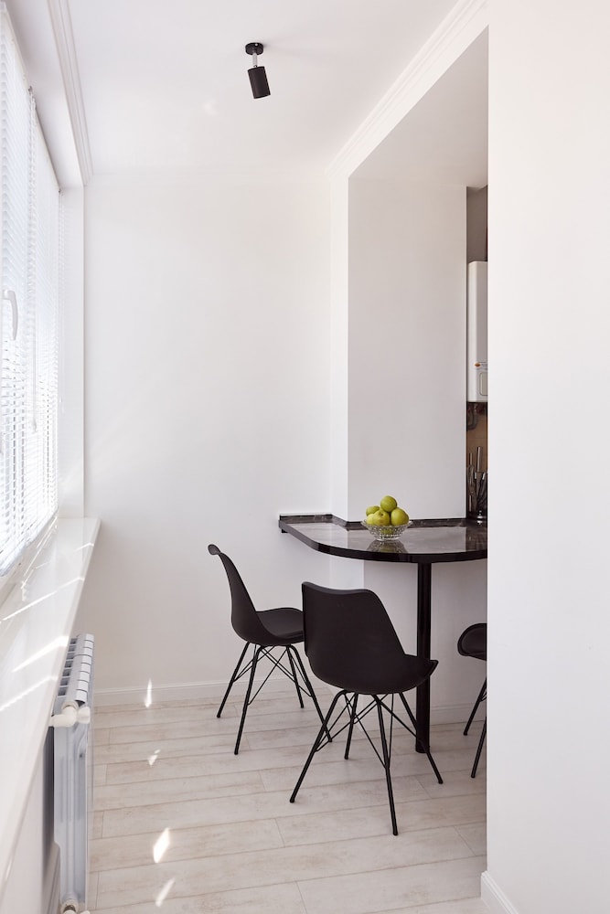 Flatsis Apartment Bazhanova 12 view 2