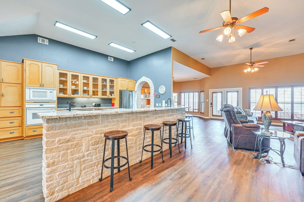 Boat Dock & Hot Tub: Waterfront Home in Milam!