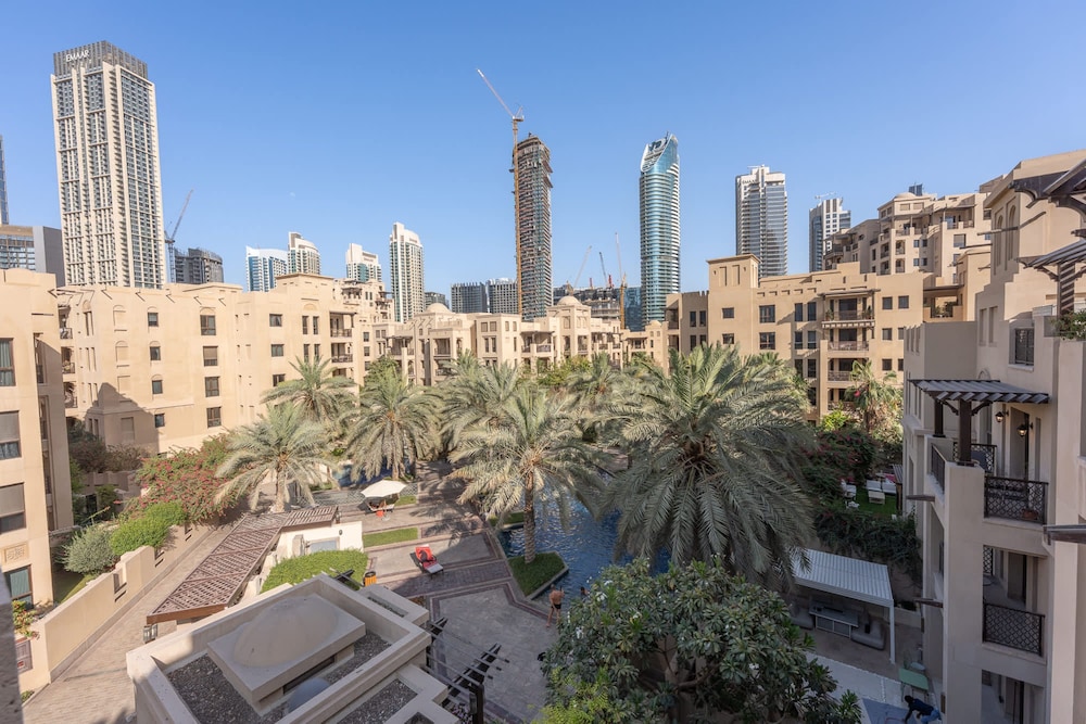Luxury 2BR Apartment With Full Burj Khalifa View 2-min Walk to Dubai Mall
