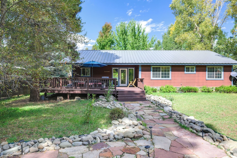 Cozy Home w/ Hot Tub: 7 Mi to Pagosa Hot Springs