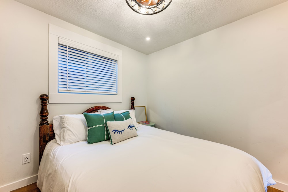 Historic Retreat w/ Mtn Views in Pioche!
