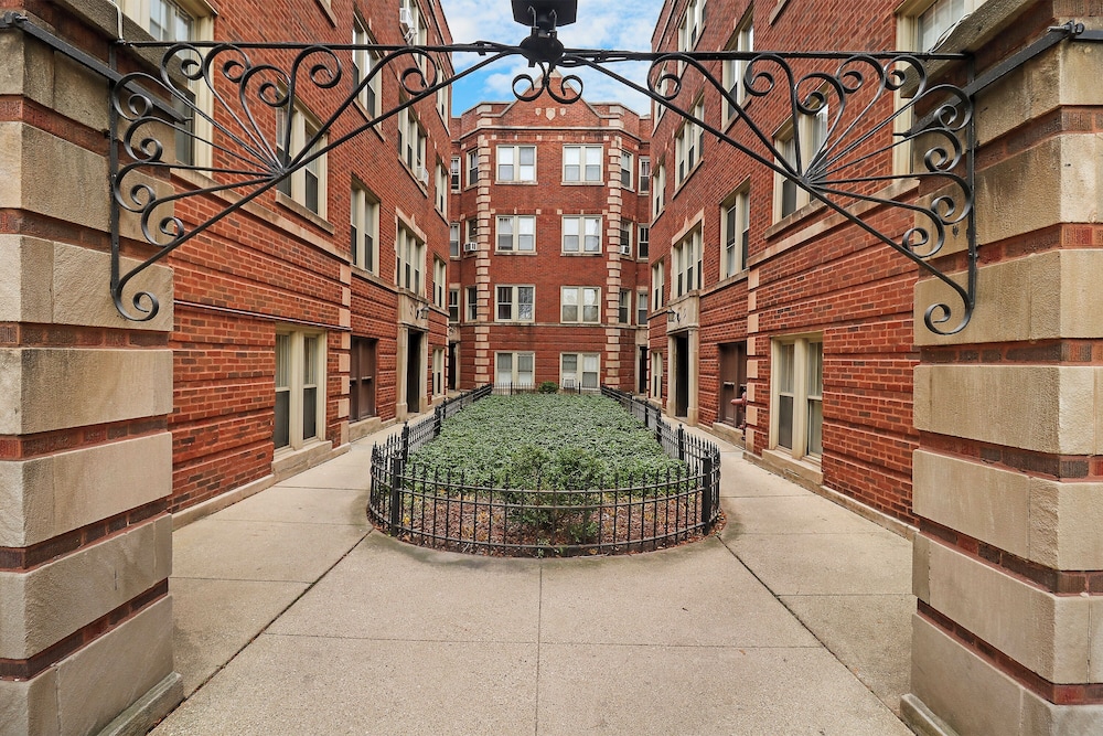 Cozy 2BR - Montrose 1A