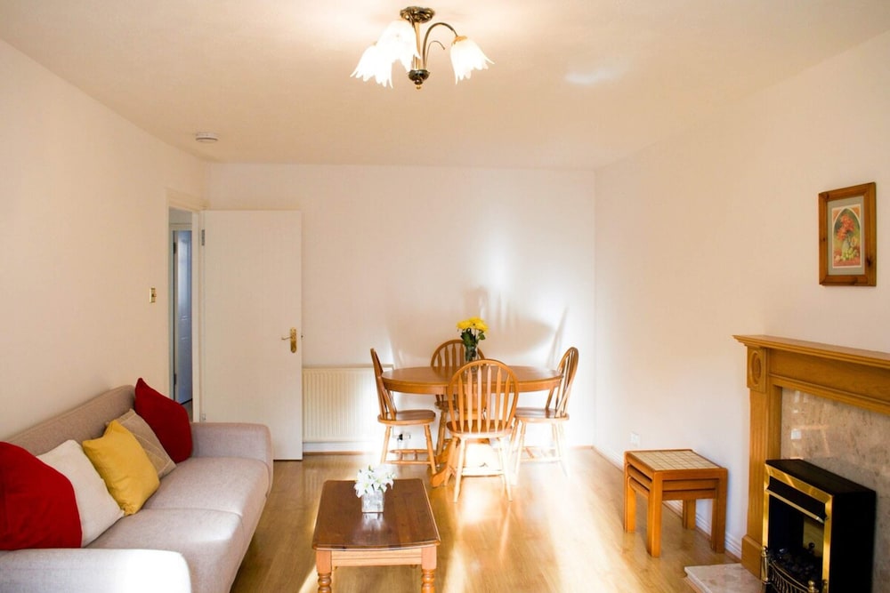 Peaceful 2 Bedroom Home with Parking