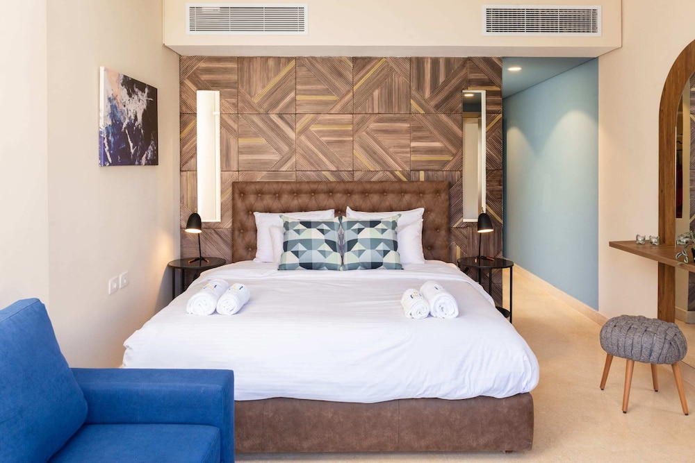 Xuru Stays I Sparky & Summery 2 BDR @ Mangroovy Free Beach & Pool Access