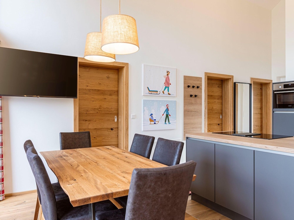 Spacious Apartment With Terrace