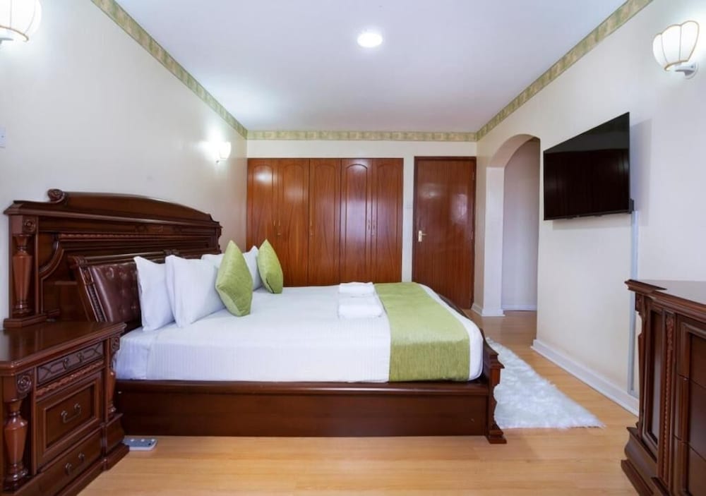 Bamboo Suites by Edmor Suites view 2
