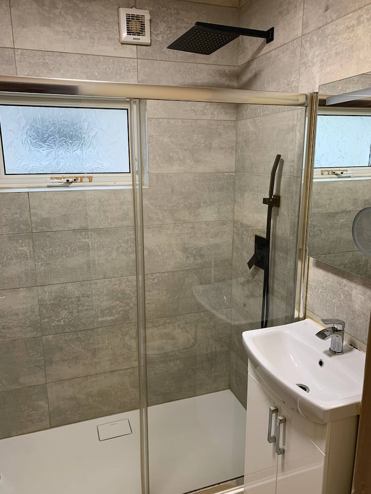 Room-king Bed With Shared Bath