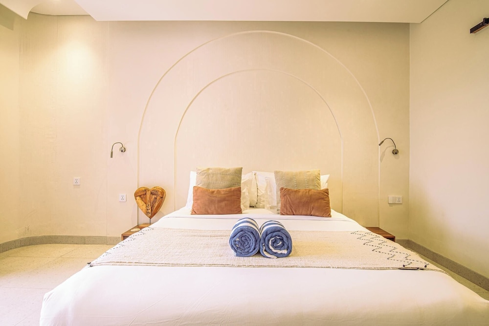 Chic 4-br Villa in Central Seminyak, Beach 5 Mins