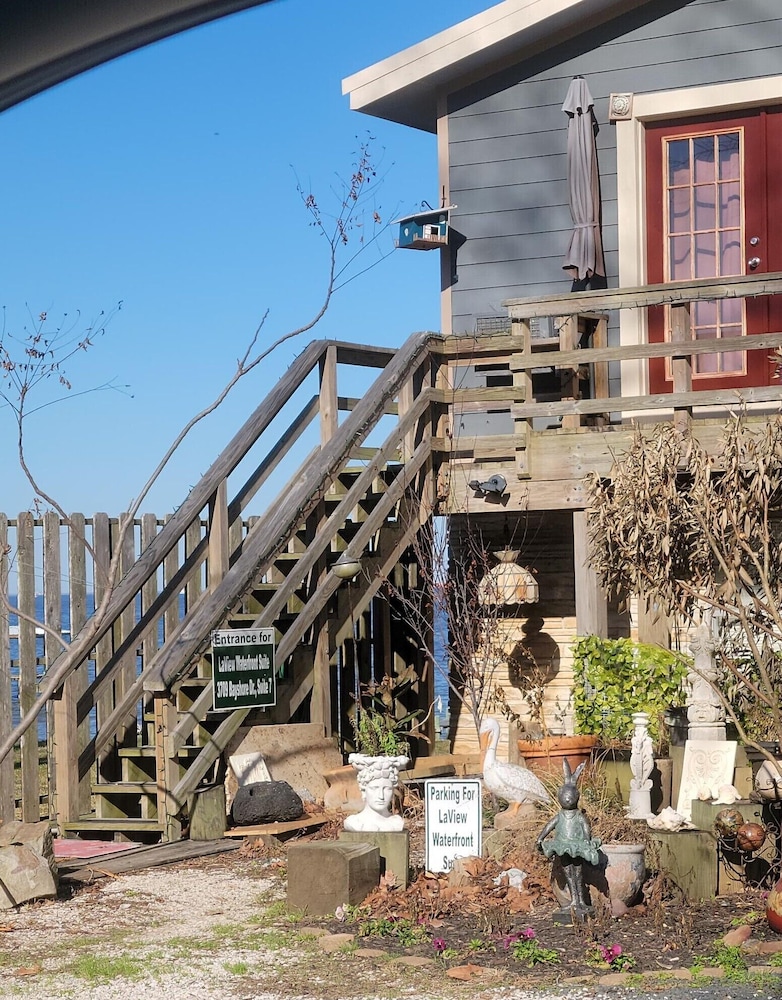 Come Friday Cottages on the Bay