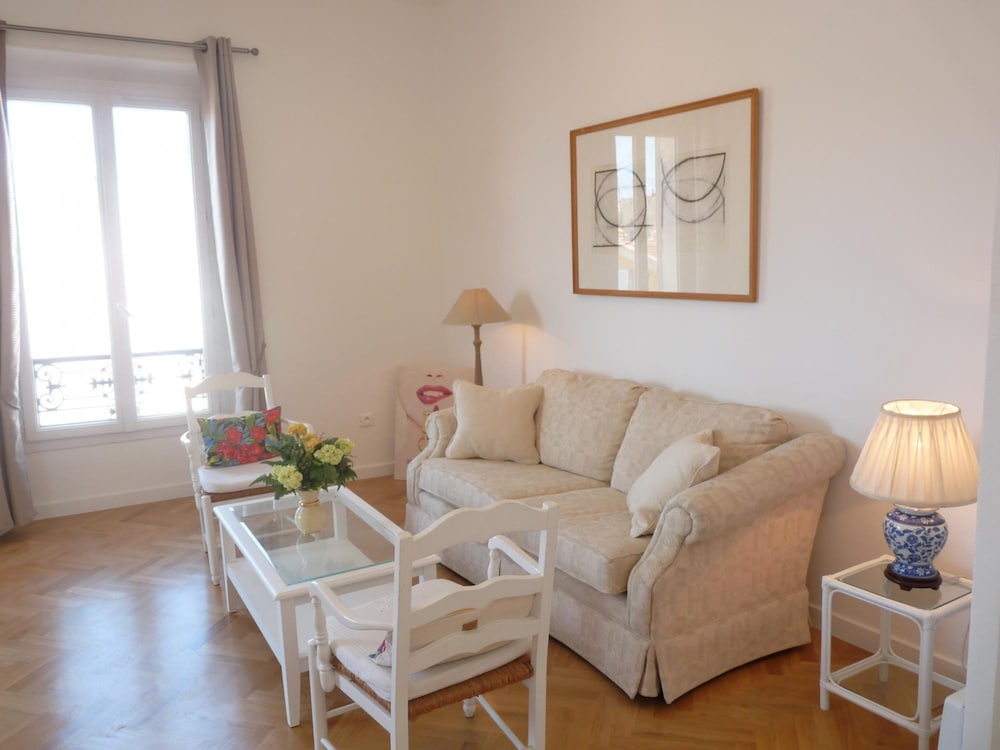 Two Bedrooms in the Center of Cannes 500 Meters From the Palais des Festival and the Croisette - 1934