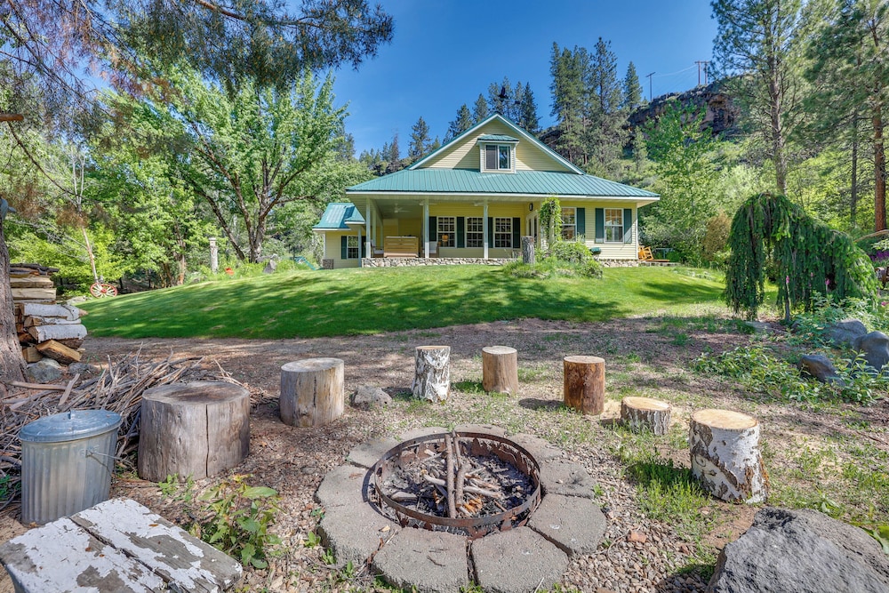 Riverfront & Lake Retreat: 17 Mi to Lucky Peak!