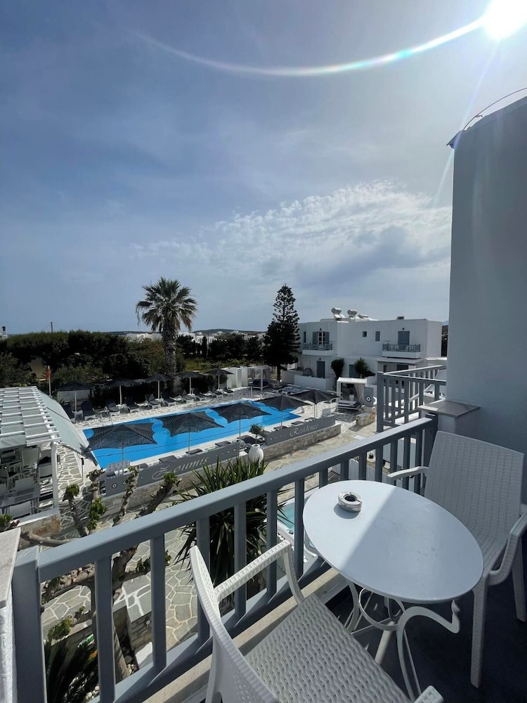 Zoumis Residence