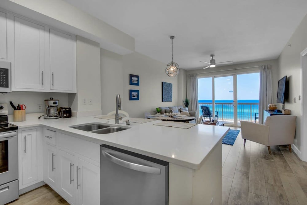 Coastal Condo 607 by Brightwild Beachfront