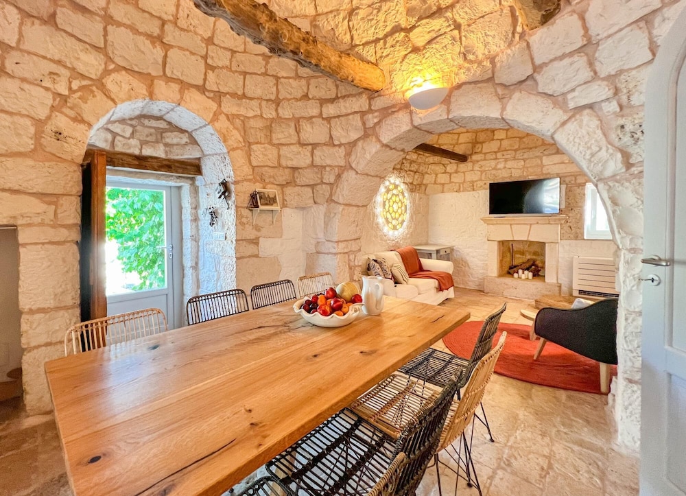 TD Trulli Locobello Stylish Cozy Trulli w Pool view 3