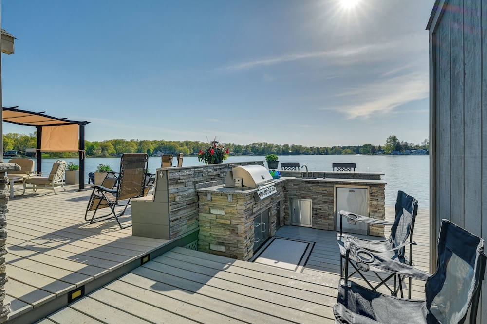 Michigan Island Lake House: Sunrise & Sunset Views