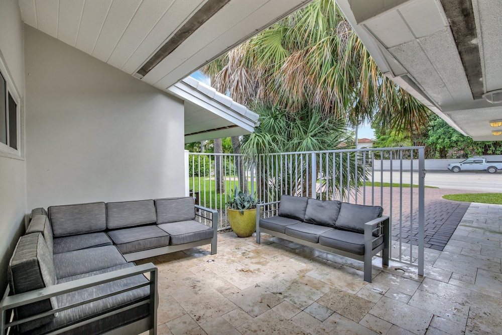 Seabreeze - 6BR Pool and Steps to Beach