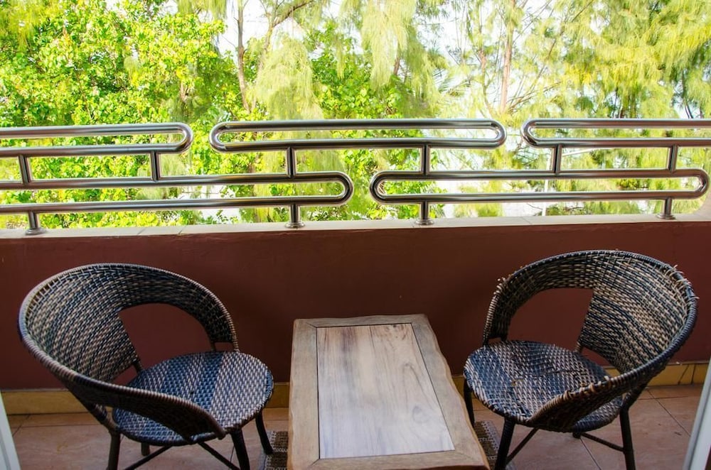Eureka Serenity Athiri Inn