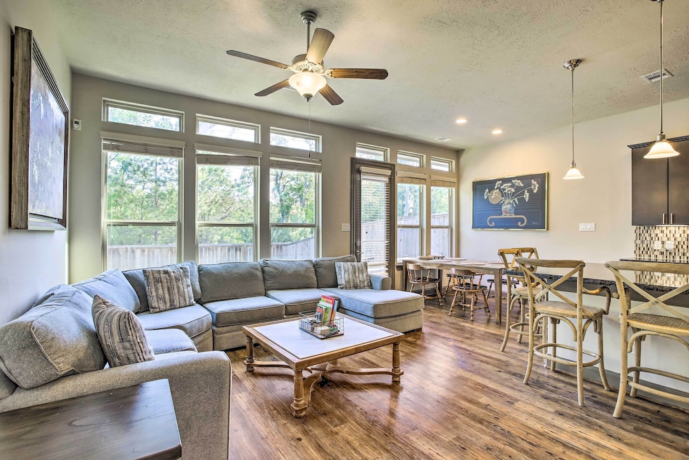 Family-friendly Spring Townhouse w/ Backyard!
