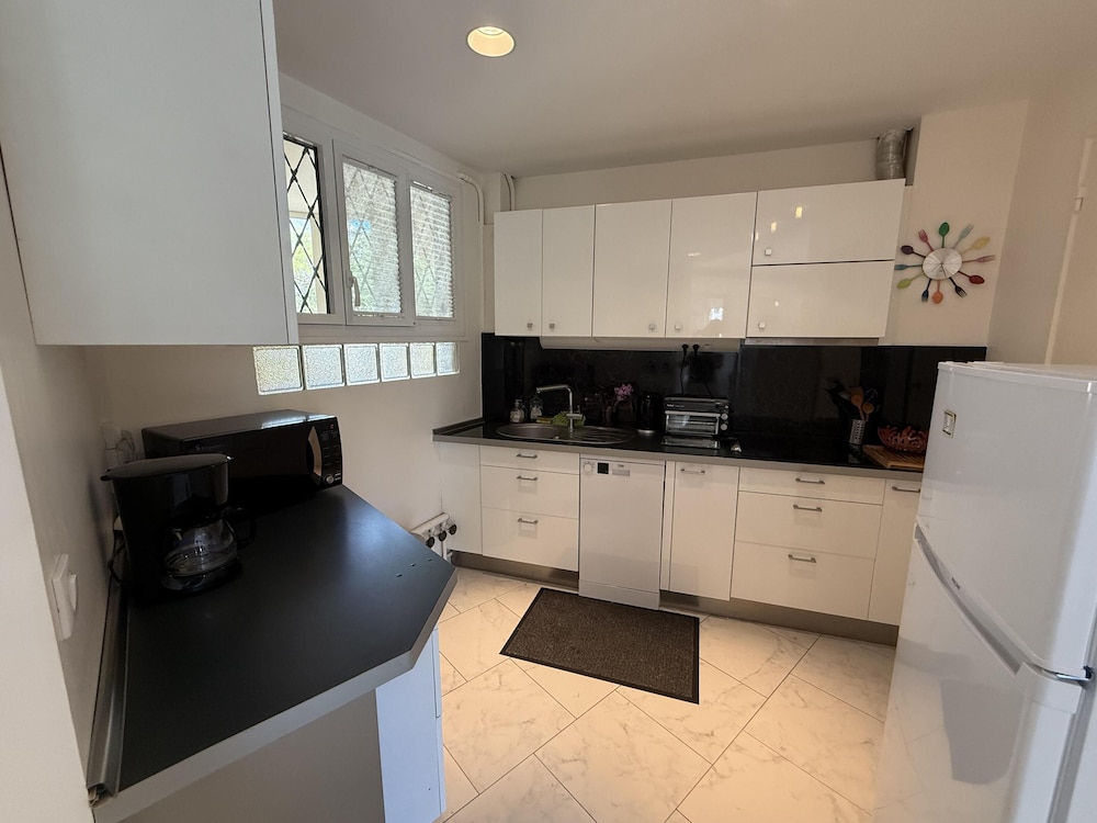 2 BR Apartment in the Center of Cannes - 2305