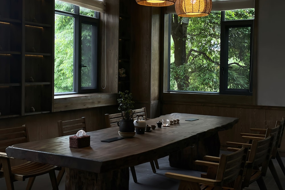 Shishe Spring Designer Homestay