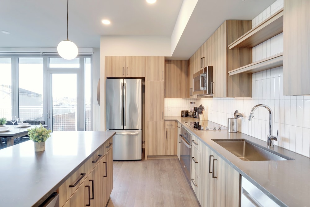 Stylish Apartment Steps from the Metro