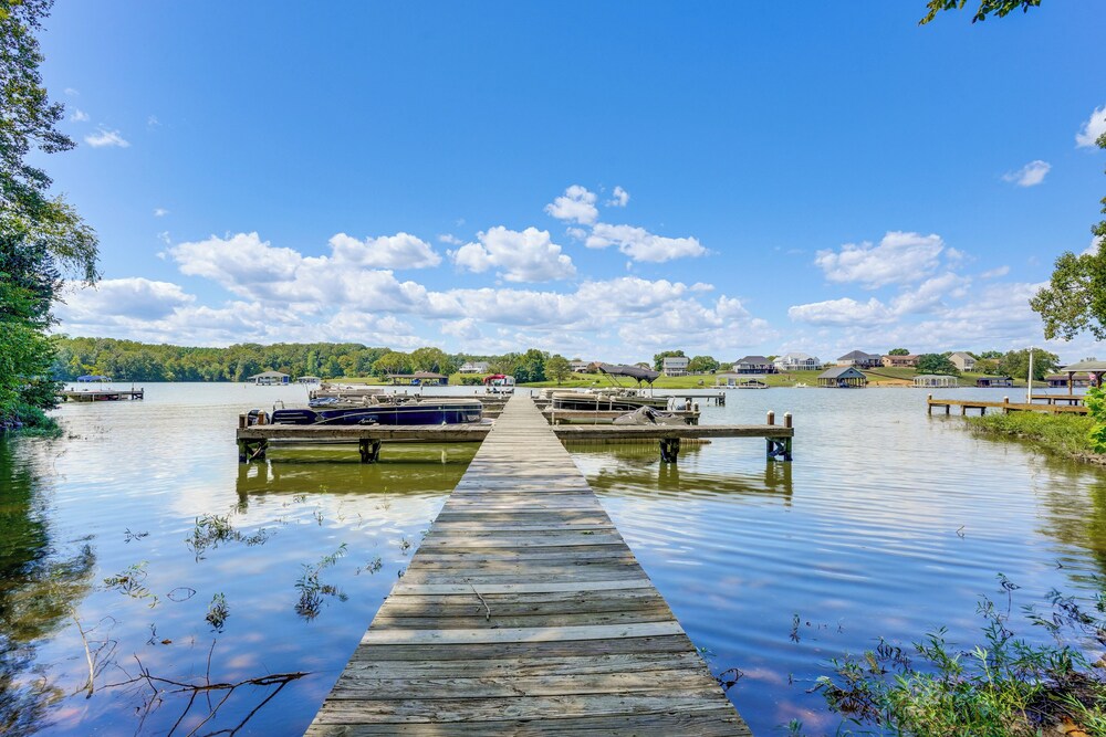 5 Mi to Lake Anna State Park: Modern Family Home!