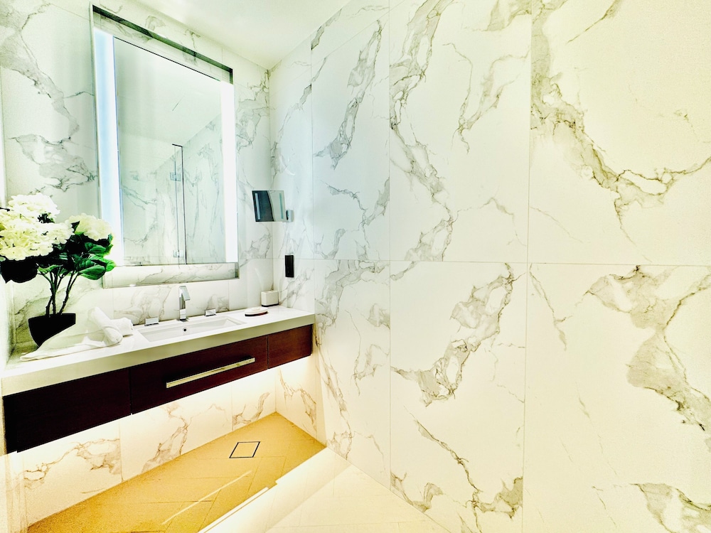 Venduras -Majestic Luxe 2BR Address Opera