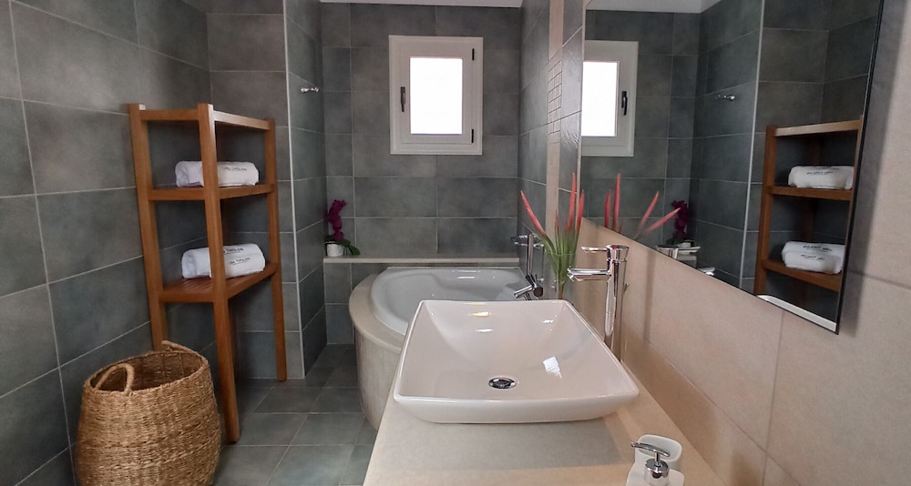 Luxurious Villa Tholos Crete
