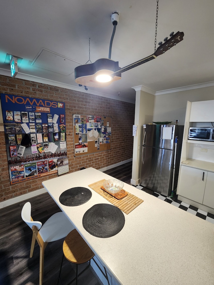 The Entrance Backpackers - Hostel
