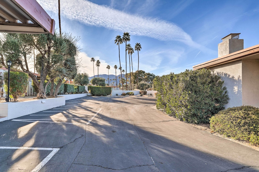 Trendy Palm Desert Home w/ Patio, Pool Access view 3