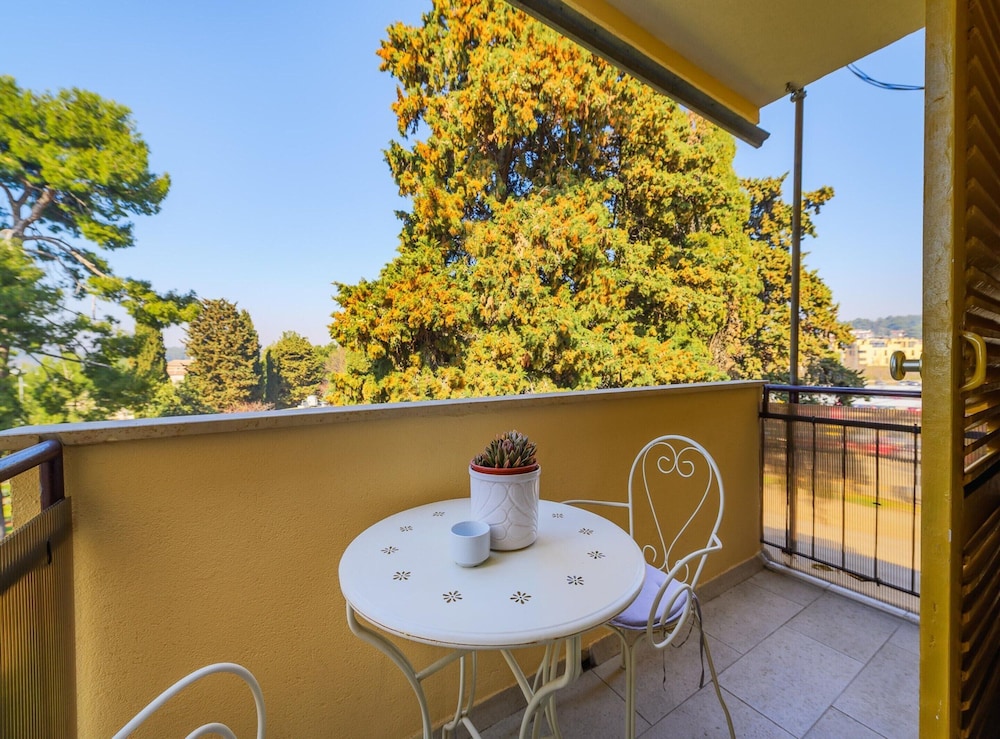 Premium Apartment With Patio