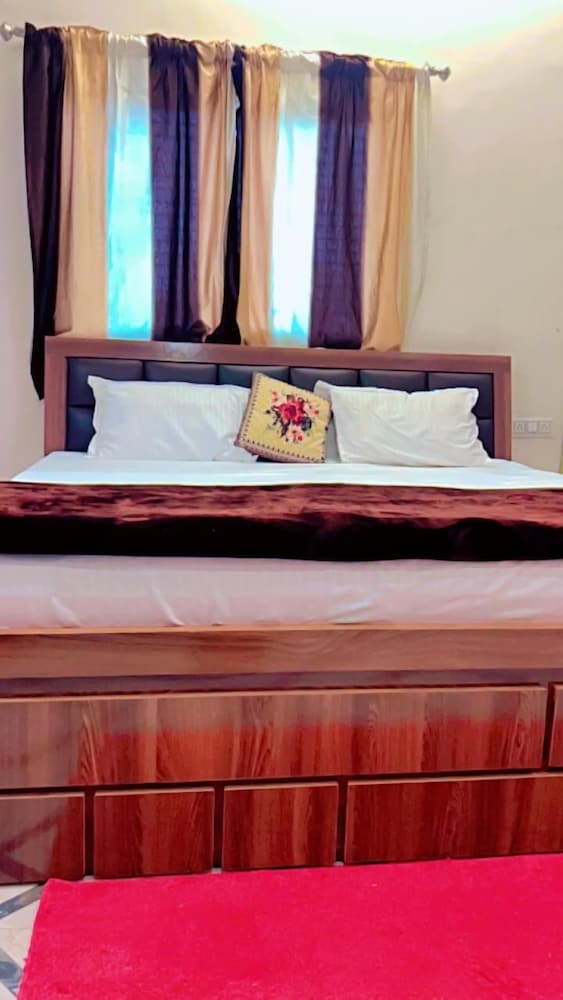 Aishwary Paying Guest House By GRB