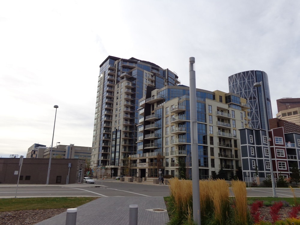 Hotel Regal Suites - Riverfront - Image 1