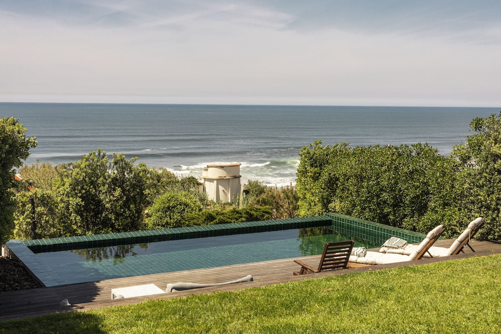 Coastal Charm Chalet by Cadenzalux