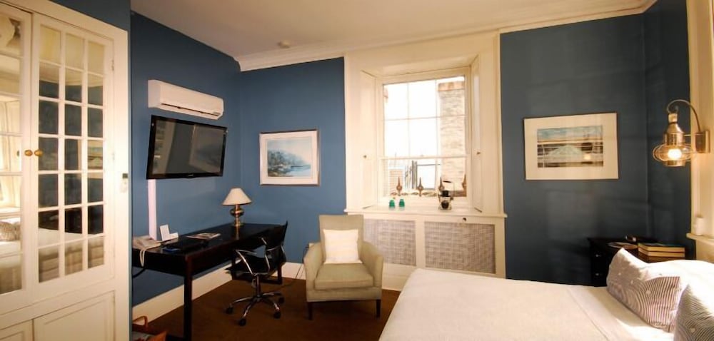 Frontenac Club Inn