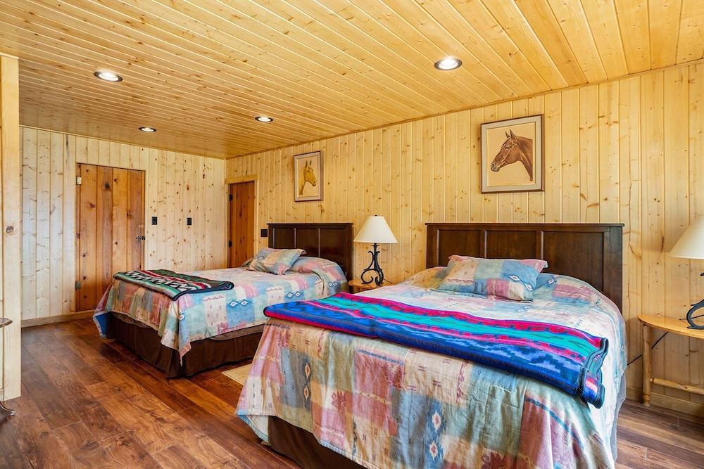 Frontier Mountain Retreat - Monthly Long-term Vacation Rental 30 Days Minimum -- Estes Park 1 Bedroom Apts by RedAwning - Property Image 23