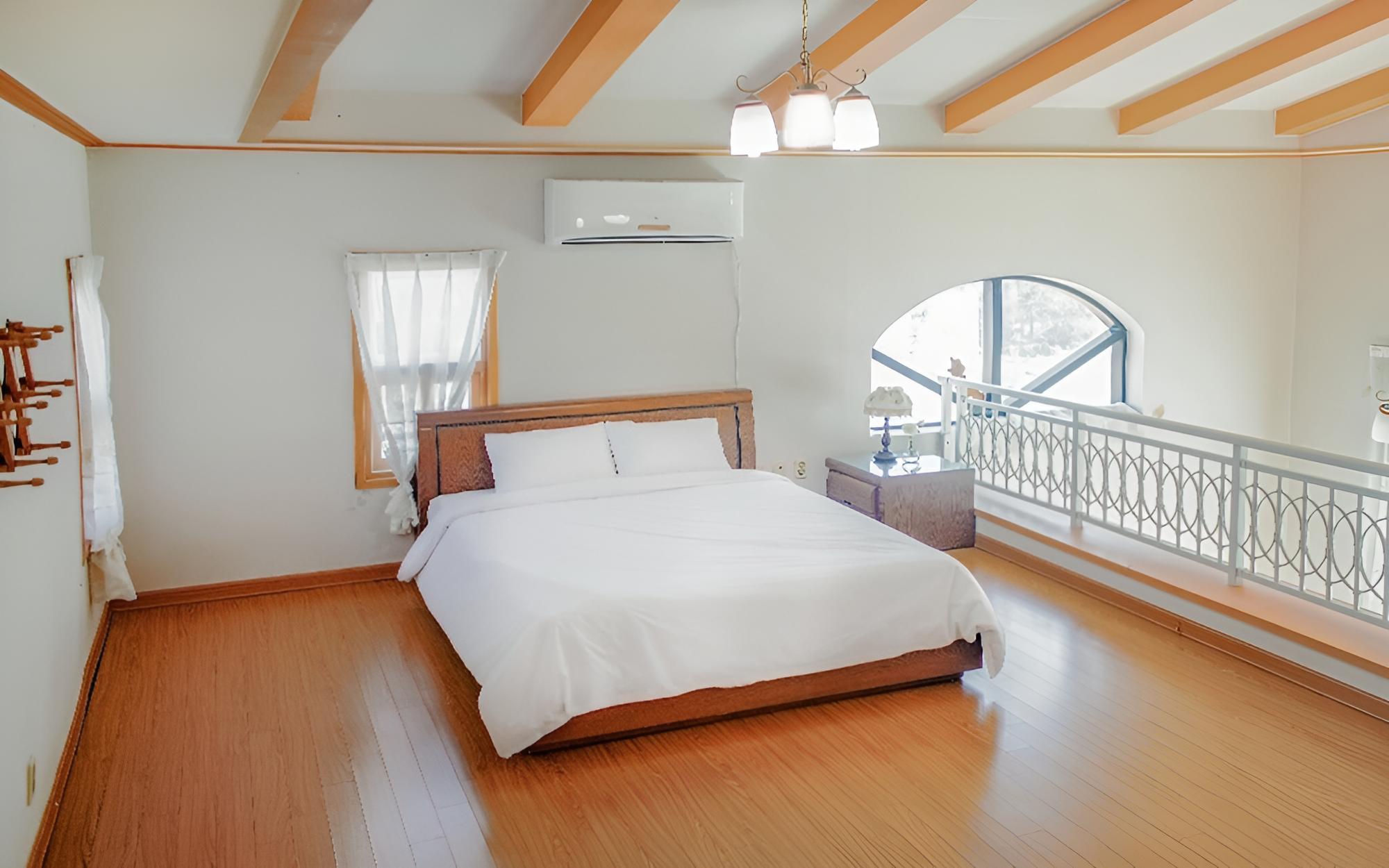 Jeju Sanbangsan Tansan Oncheon Pension view 5