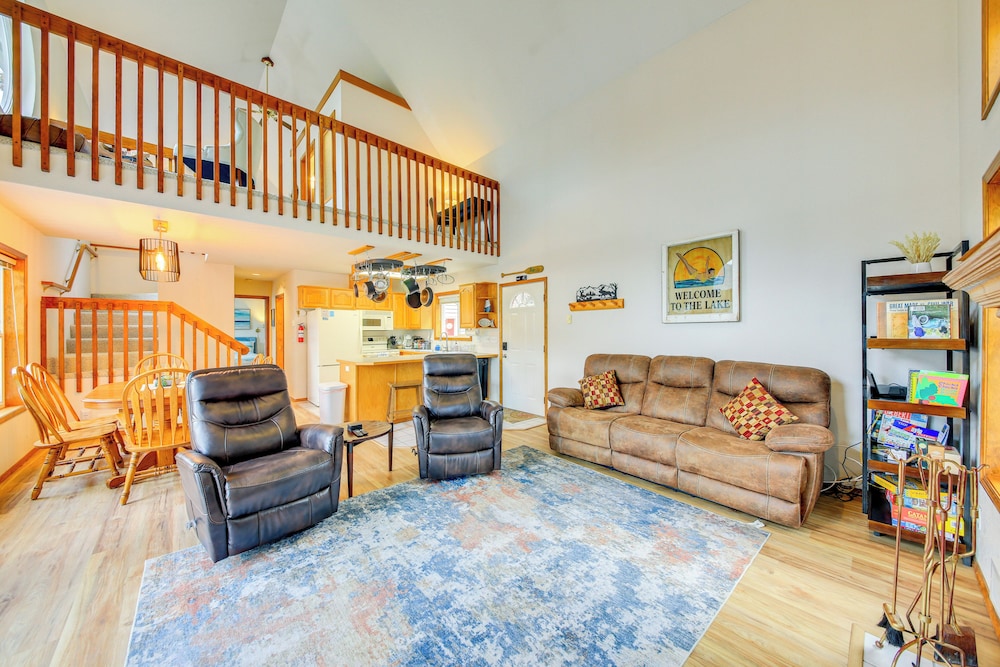 Boat, Fish, Swim: Lake Pend Oreille Gem w/ Deck!