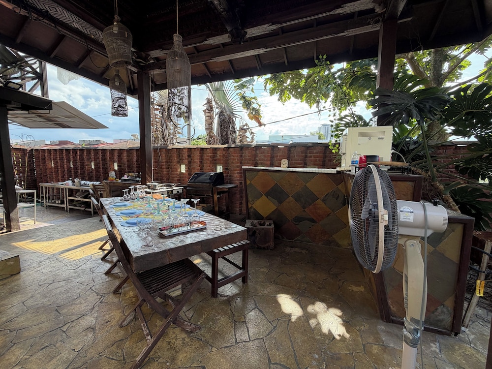 Serene Palm Heritage Tropical Villa