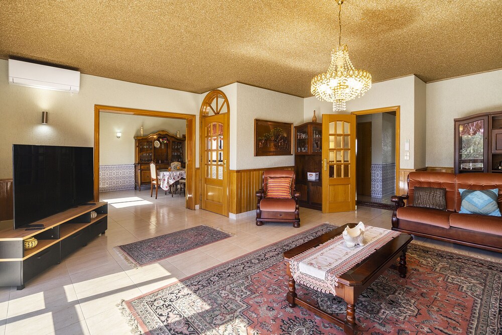 Perfect Family Hideout Residence W/Ac & 4Br + 5Ba