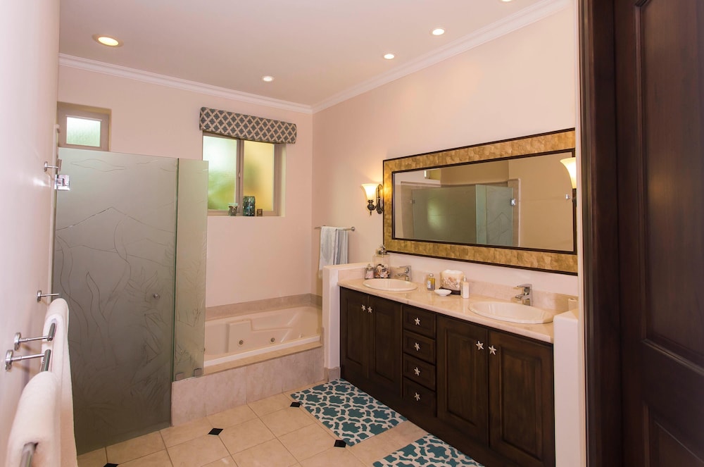 Bella Vista 3F- 3 bdr 3 1 2 Bath Family view 5