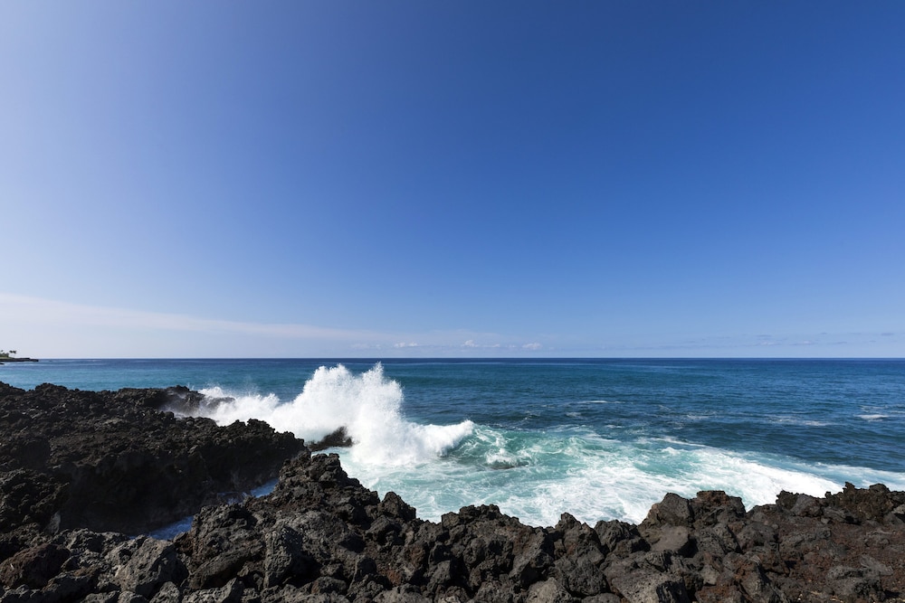 Konaloa Unimpeded Views of the Ocean
