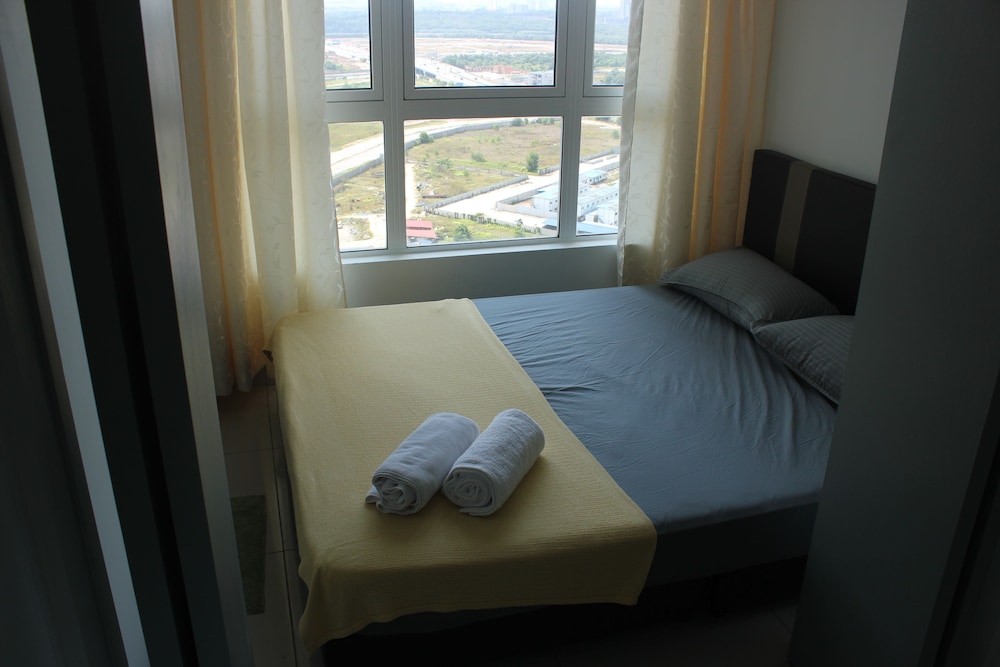 City Living with Panoramic Sea Views at Danga Bay