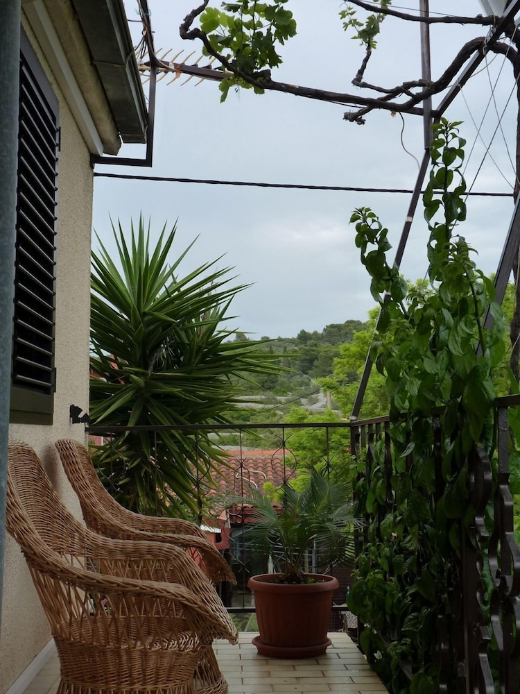 Željko - Affordable and With sea View - A1