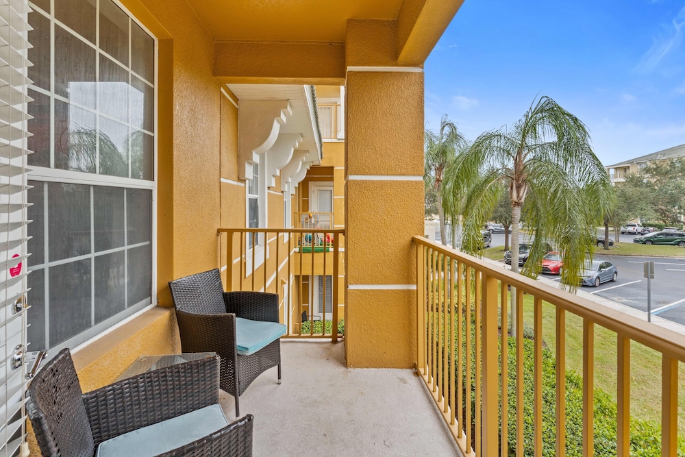 Vista Cay Swanky