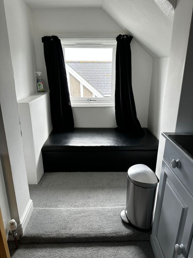Headlands - Room Only Accommodation