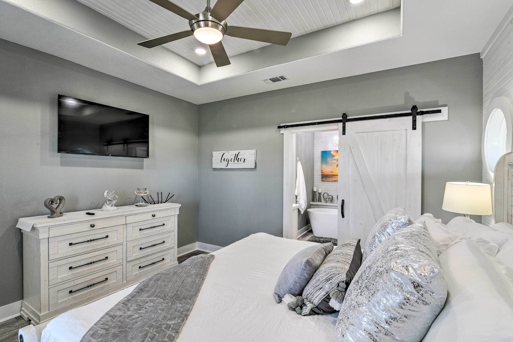 Steps to Coast: Bolivar Peninsula Beach House! view 3