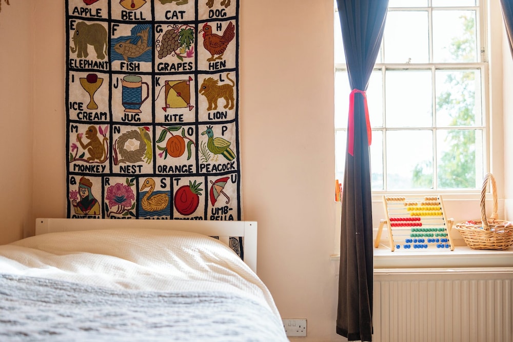 Stunning 8-Bedroom Home in Painswick